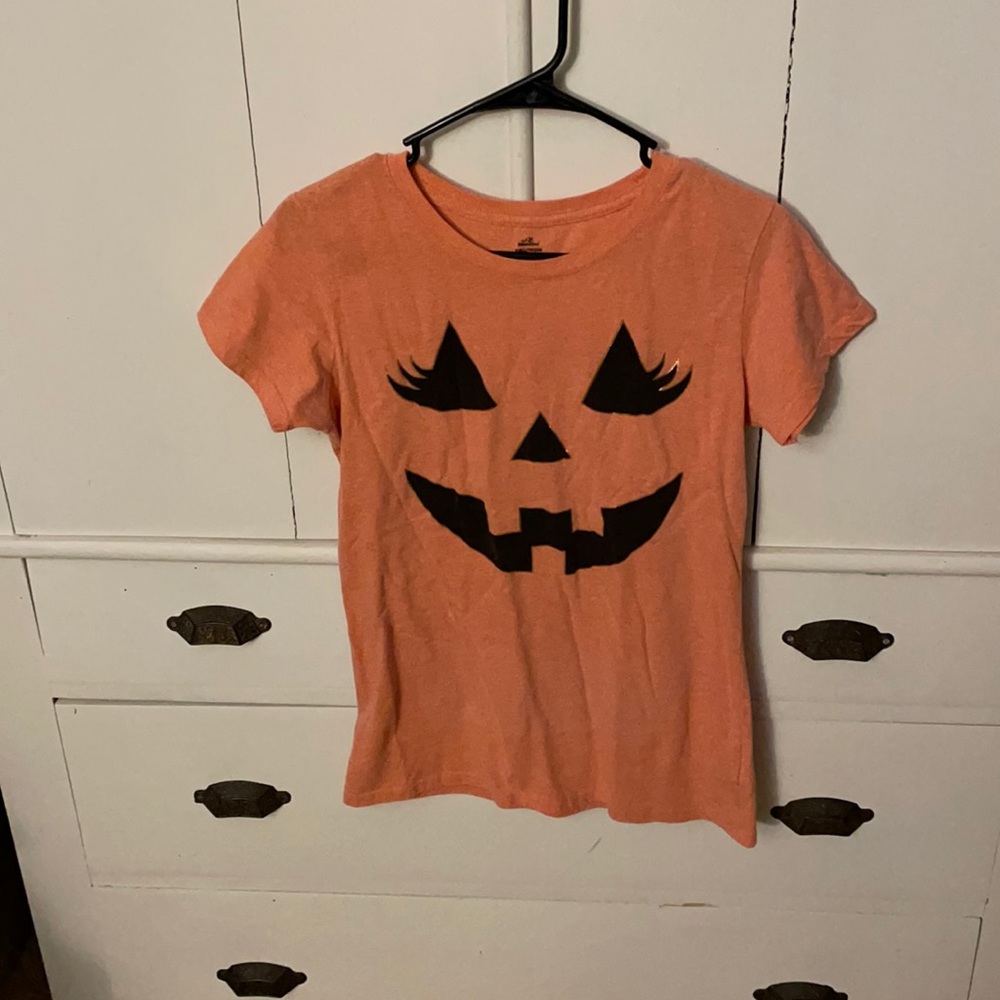 Women’s pumpkin tee shirt
